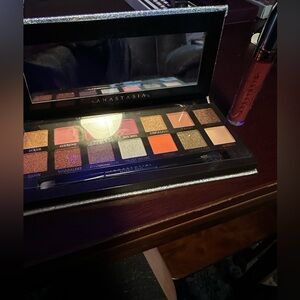 Anastasia Beverly Hills Jackie Aina Palette w/ Free Dazed Liquid Lipstick